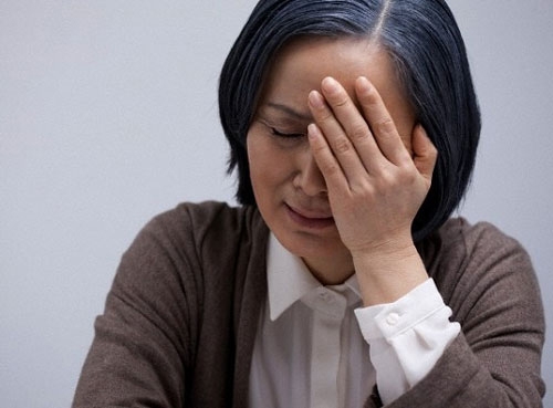  Hôm đó, khi đọc thư của con dâu, mẹ chồng chị bật khóc nức nở (Ảnh minh họa). 