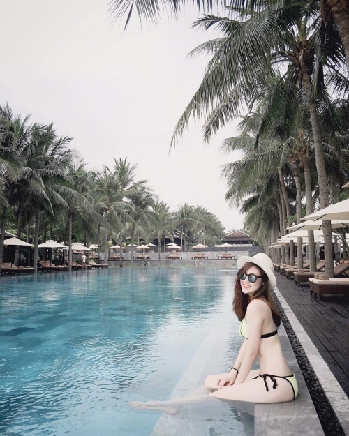 Mỹ nhân Việt nóng bỏng với áo tắm đầu hè