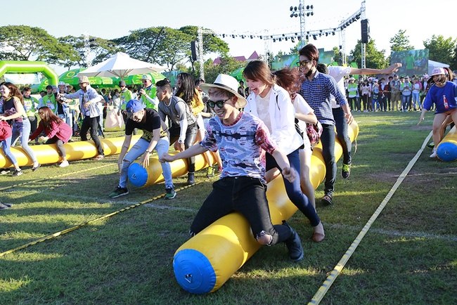 Sơn Tùng bay show mệt lã, Soobin Hoàng Sơn cởi phanh áo khiến fan phát cuồng - Ảnh 21.