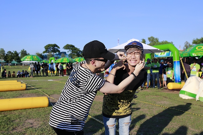 Sơn Tùng bay show mệt lã, Soobin Hoàng Sơn cởi phanh áo khiến fan phát cuồng - Ảnh 25.