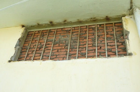  Tháng 11-2015, tại khu điều trị bắt buộc viện pháp y tâm thần Biên Hòa cũng đã xảy ra vụ 3 bệnh nhân trốn trại, cửa sổ bị bẻ hiện đã được xây lại 