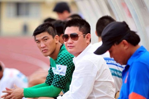 Bau Thuy va nhung lan tao song tren thi truong hinh anh 1