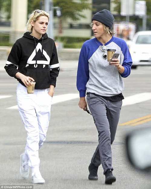 chia-tay-tinh-dong-gioi-kristen-stewart-di-choi-voi-bo-cu