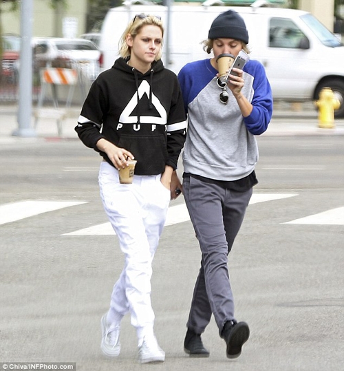chia-tay-tinh-dong-gioi-kristen-stewart-di-choi-voi-bo-cu-2