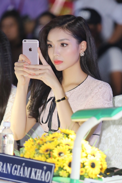 Trong suốt buổi chấm thi, thi thoảng
