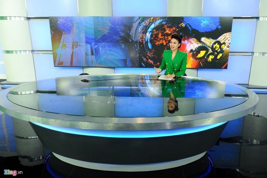 Ngay lam viec lien tuc 12 tieng o Dai cua BTV Ngoc Trinh hinh anh 15