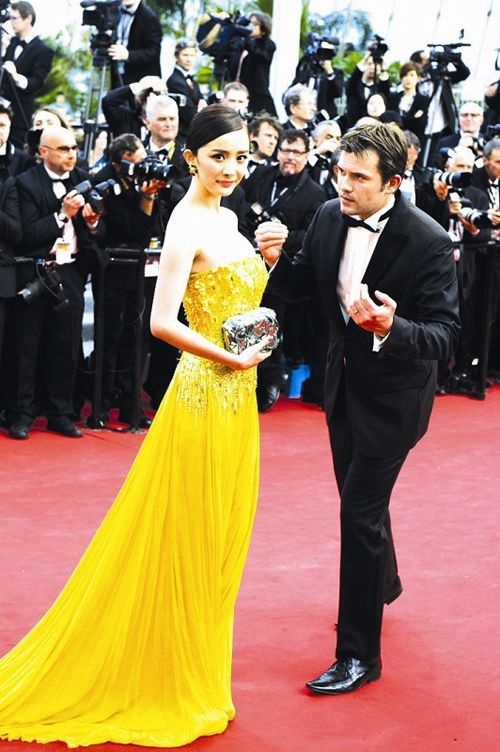 Các vụ lùm xùm trên thảm đỏ Cannes của mỹ nhân gốc Hoa