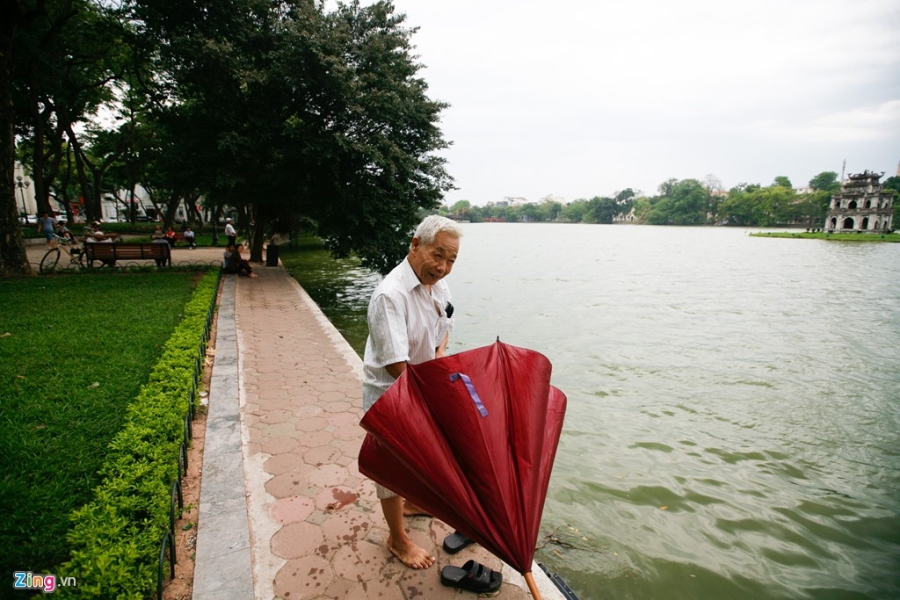 Ha Noi tro gio mat nhu mua thu hinh anh 2