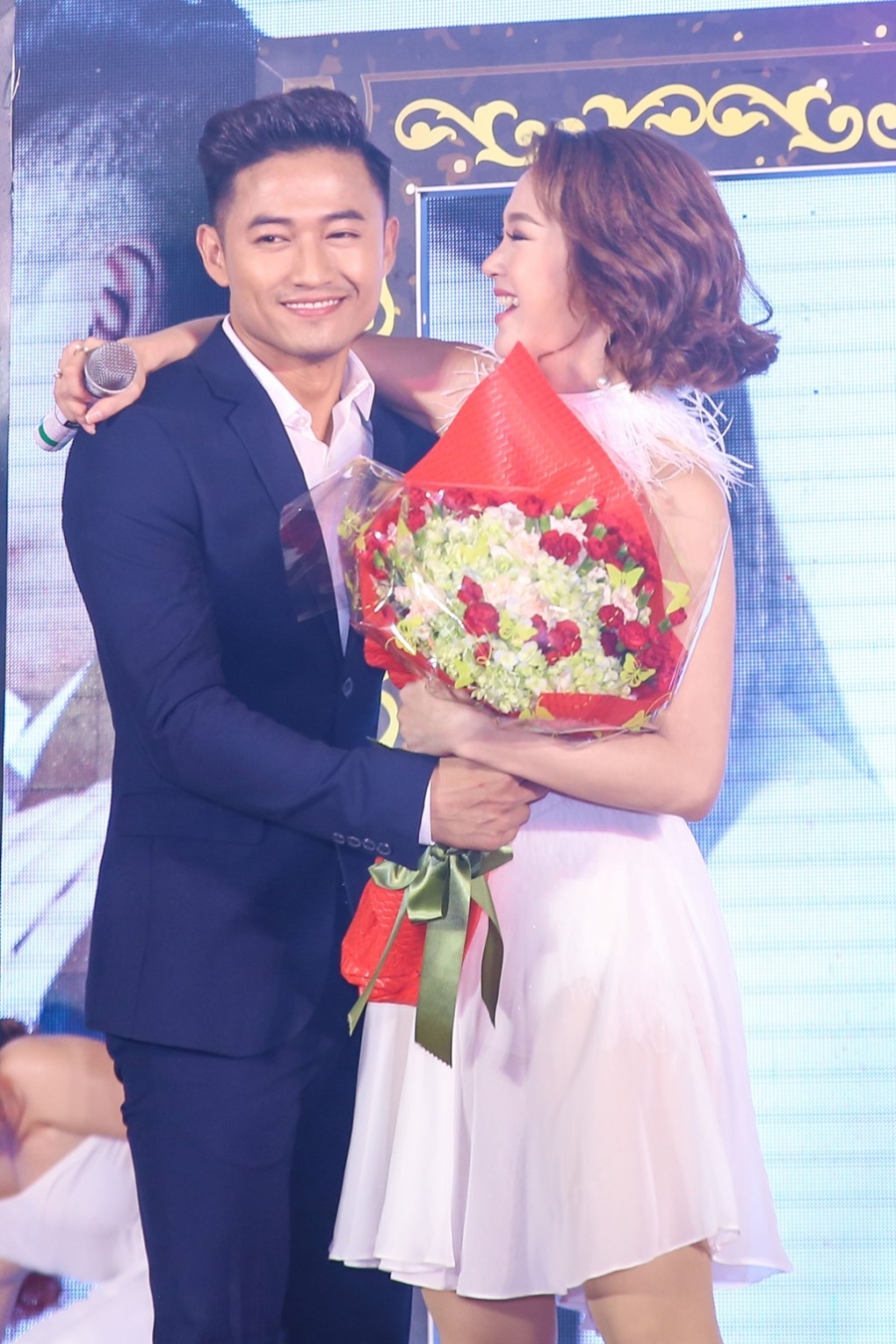 Quy Binh - Minh Hang tinh tu tren tham do hinh anh 5