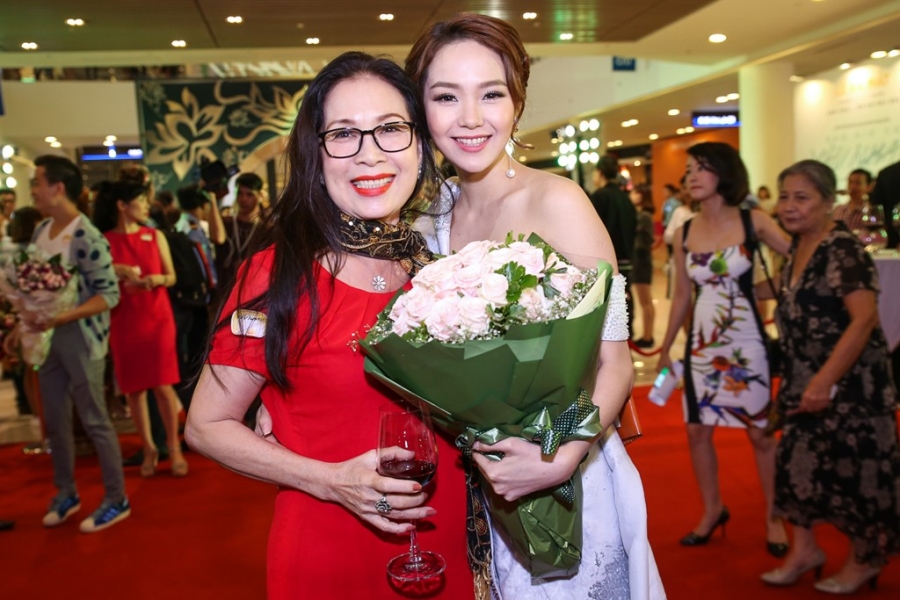 Quy Binh - Minh Hang tinh tu tren tham do hinh anh 9