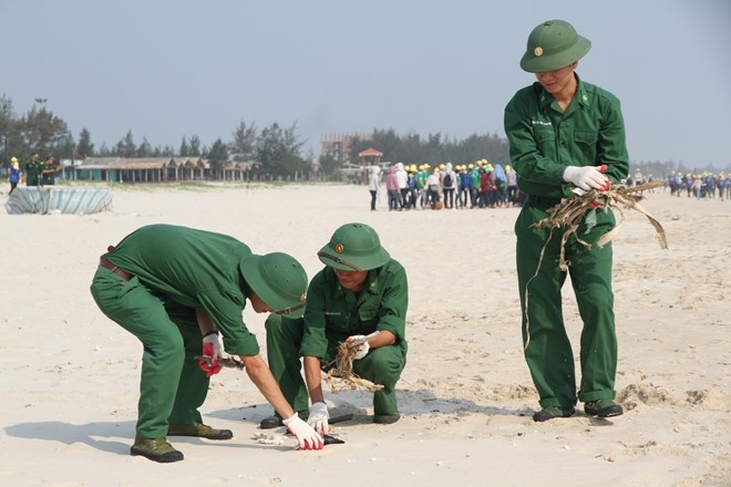 Quang Tri bac tin 1.000 doan vien don rac kem nhiet tinh hinh anh 3