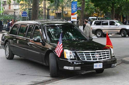 Cadillac One trên đường phố Hà Nội năm 2006. Ảnh: Tienphong.