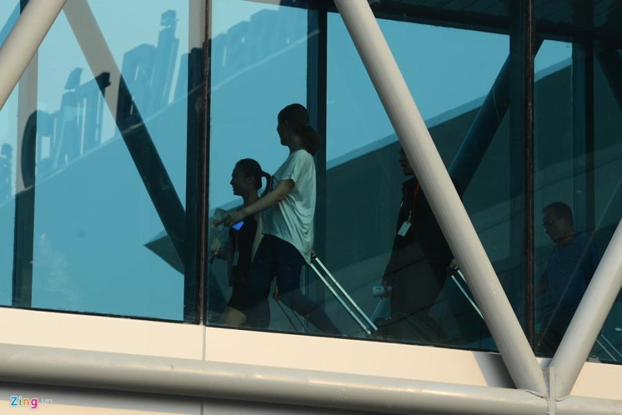 Hiện tại, nhà ga Cát Bi có hai chuyến bay quốc tế đi và đến giữa Hải Phòng và Macao khai thác hàng tuần. Đường bay này có khả năng tăng lên 2 chuyến một ngày. Các đường bay còn lại chủ yếu giữa Hải Phòng và các tỉnh thành phía nam như TP HCM, Đà Nẵng, Buôn Mê Thuột, Pleiku, Nha Trang. Sau ngày 11/5 có thêm các chặng đi Đà Lạt, Phú Quốc, Cần Thơ, Vinh.