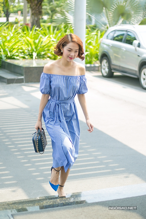 Minh Hằng vai trần xinh tươi trong nắng hè