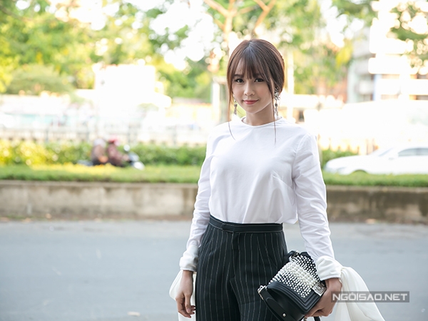 Hot girl Sam thanh lịch đi sự kiến.