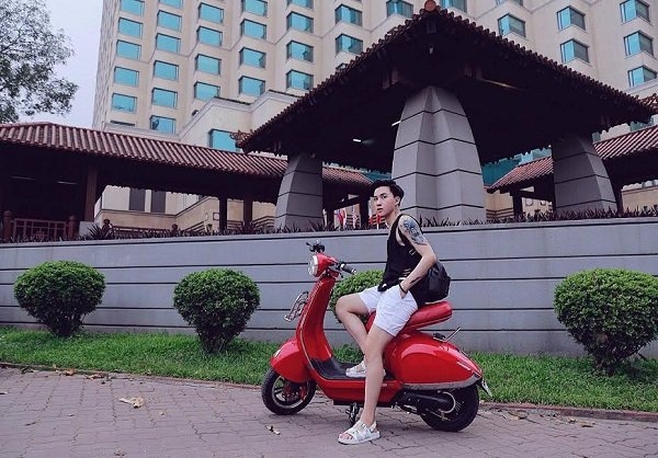 chang tho cat toc 9x dien do sanh dieu nhu fashionista hinh anh 3
