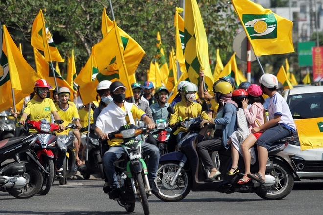 Cổ động viên xứ Nghệ 'đại náo' Đà Nẵng - ảnh thể thao