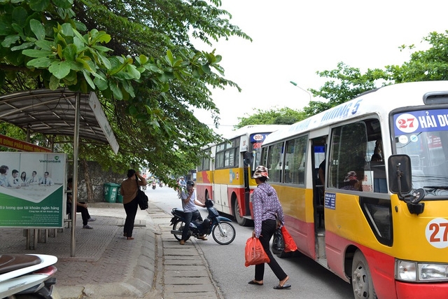  Điểm đón khách xe bus 202 tại đường Thống Nhất (TP. Hải Dương). Ảnh: Đ.Tuỳ 