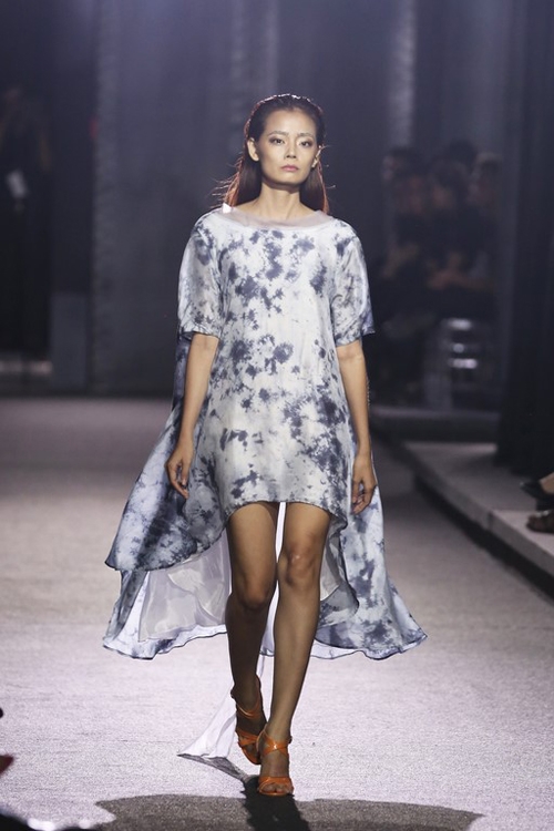 hong-nhung-dua-hai-con-len-san-catwalk-8