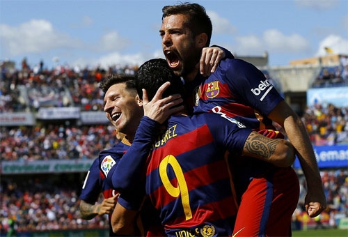 Suarez: Từ chàng trai trốn vé đến người hùng ở Nou Camp