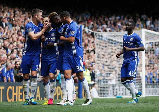 Tân vương Leicester suýt thua cựu vương Chelsea