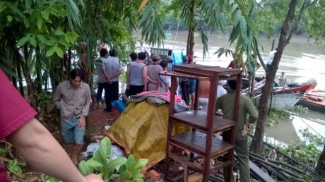 Thi the nam sinh noi tren song sau 2 ngay di dam cuoi hinh anh 1