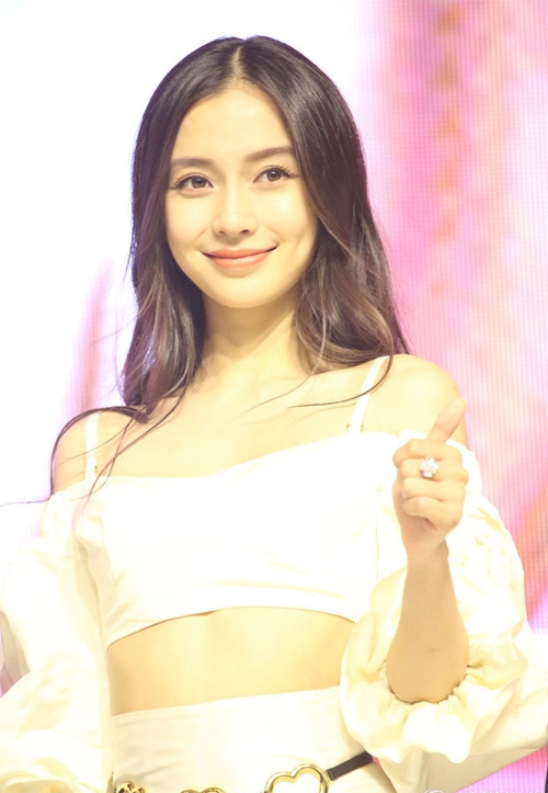 angelababy-bung-phang-ly-giua-tin-don-bau-bi-4