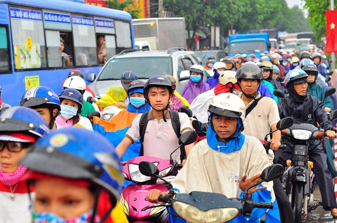 Giao thong Bien Hoa 'te liet' vi con mua cuoi chieu hinh anh 2