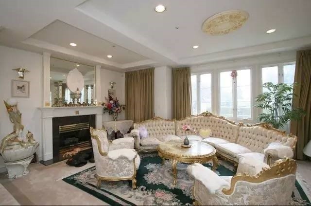 Sinh vien Trung Quoc mua biet thu chuc trieu do o Canada hinh anh 1