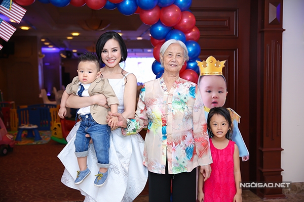 Vy Oanh làm tiệc thôi nôi hoành tráng cho con trai