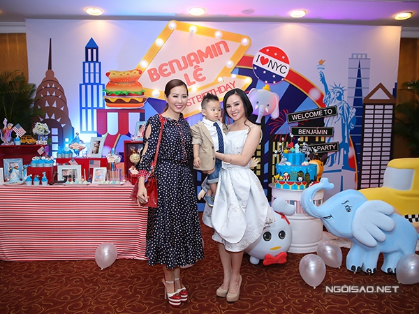 Vy Oanh làm tiệc thôi nôi hoành tráng cho con trai