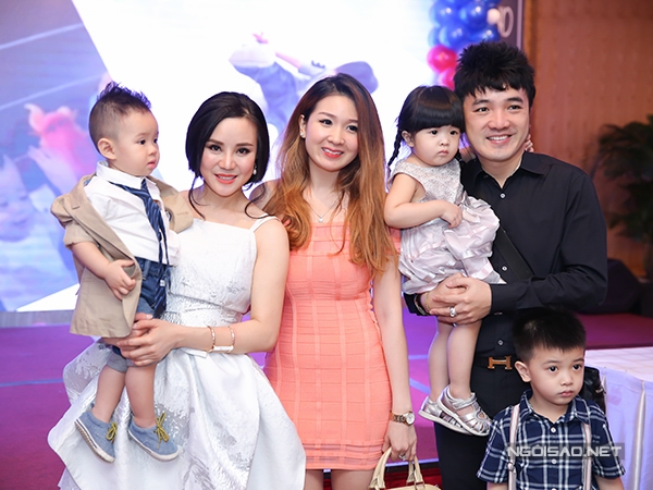 Vy Oanh làm tiệc thôi nôi hoành tráng cho con trai