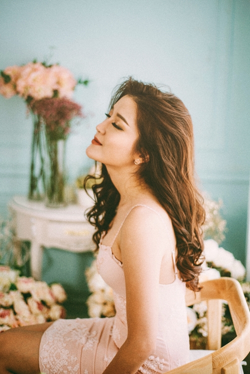 Á hậu Huyền My đẹp mơ màng ở tuổi 20