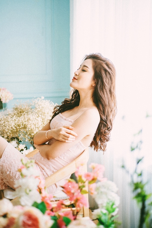 Á hậu Huyền My đẹp mơ màng ở tuổi 20