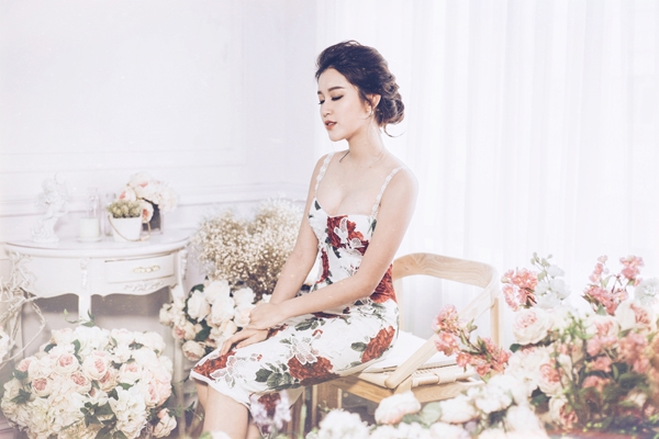 Á hậu Huyền My đẹp mơ màng ở tuổi 20