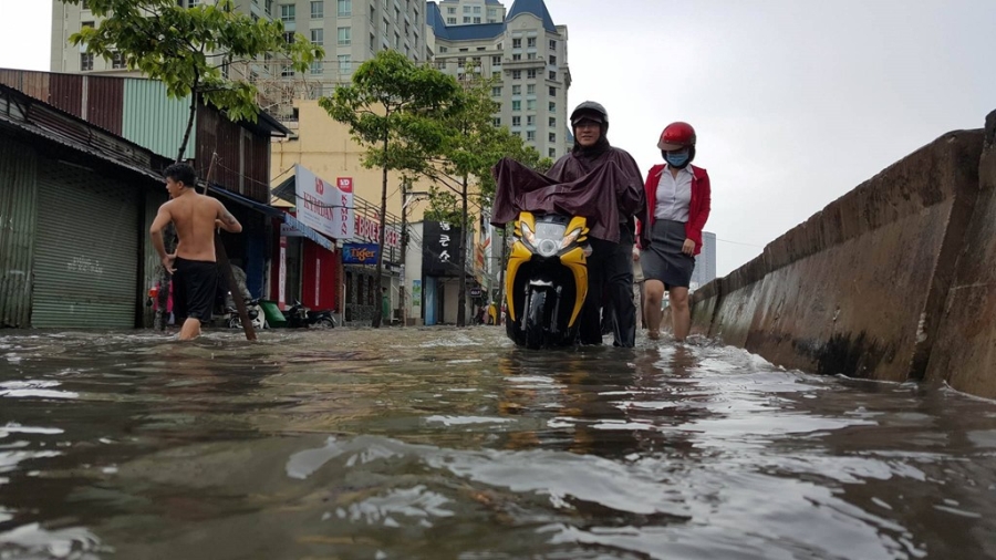 Duong Sai Gon bien thanh song sau mua lon hinh anh 2