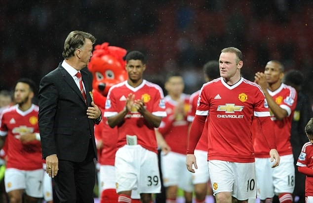 Fan MU la o doi HLV Van Gaal phai ra di hinh anh 5