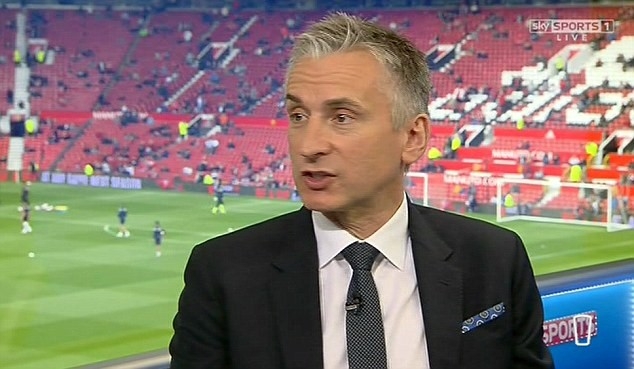 Fan MU la o doi HLV Van Gaal phai ra di hinh anh 9