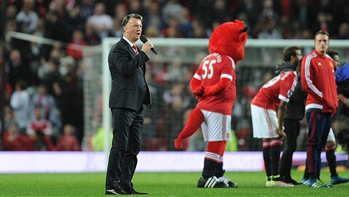 Man Utd: Mãi chỉ là con rối của Van Gaal1