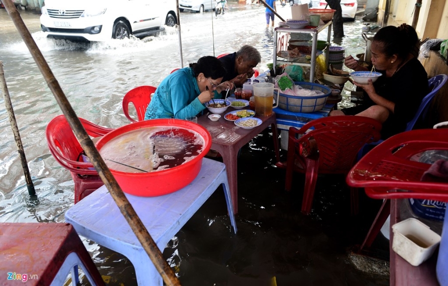 Nuoc ban ngam hang tram nha dan suot nua ngay o Sai Gon  hinh anh 6