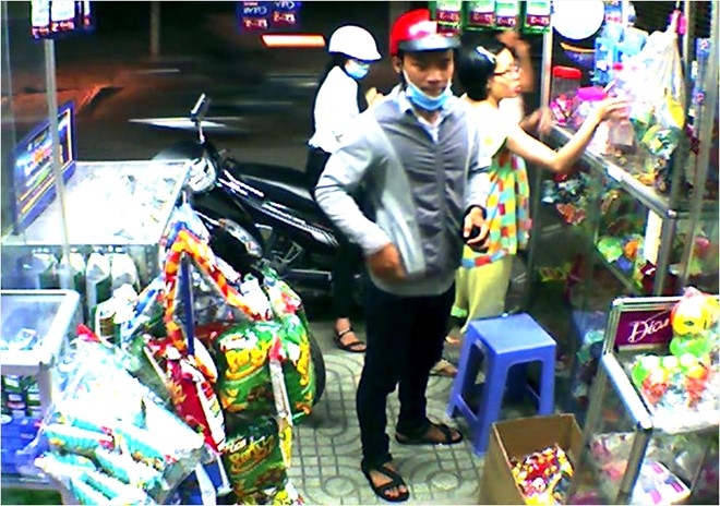Thanh nien gia vo mua keo, trom xe SH o Sai Gon hinh anh 1