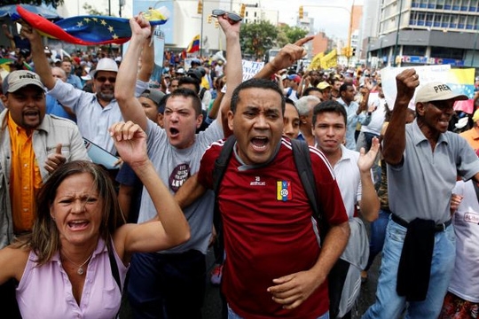 Biểu tình nổ ra khắp Venezuela