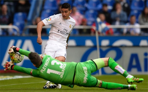 thay-cu-tiet-lo-james-rodriguez-tung-mo-khoac-ao-barca