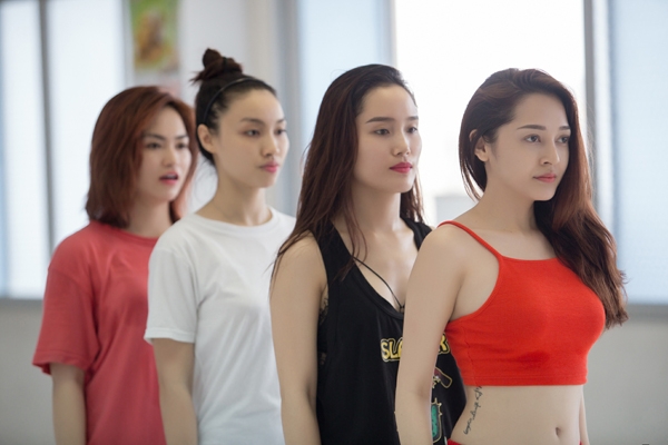 bao-anh-ho-hinh-xam-khi-mac-ao-crop-top-9
