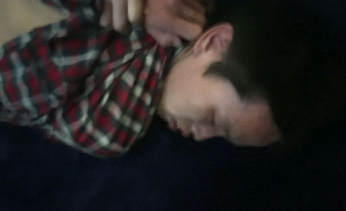 luu-diec-phi-bi-nguoi-dan-ong-lao-den-om-cham-xo-nga-1