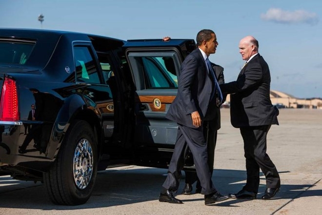 Nguoi 'nhu hinh voi bong' bao ve Tong thong Obama hinh anh 2