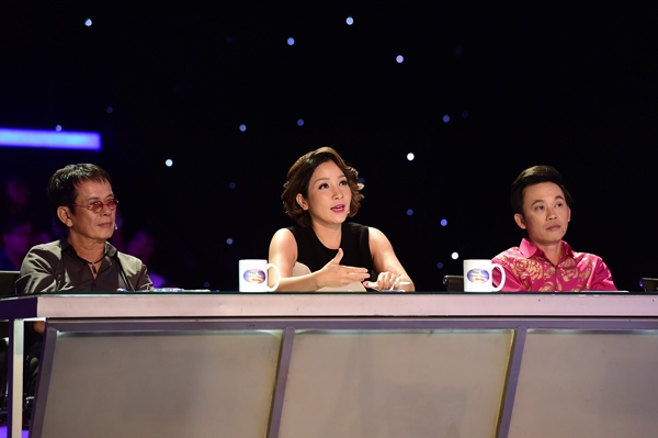 phien-ban-loi-cua-hari-won-khien-hoai-linh-cuoi-ngat-16