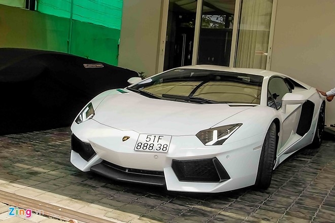 Sieu xe Lamborghini Aventador chinh hang ra bien so dep hinh anh 4