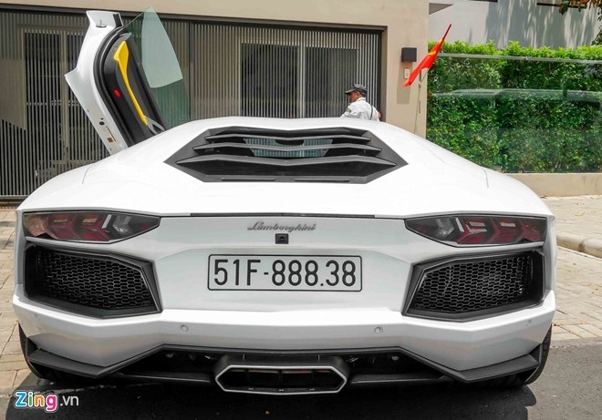 Sieu xe Lamborghini Aventador chinh hang ra bien so dep hinh anh 5