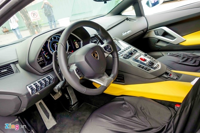 Sieu xe Lamborghini Aventador chinh hang ra bien so dep hinh anh 6